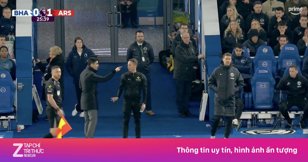 Cú chỉ tay gây dậy sóng của Mikel Arteta