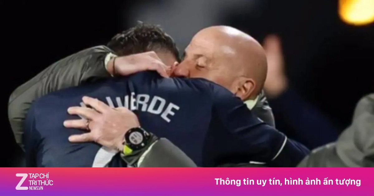 Cái ôm nghẹn ngào của Valverde: Hành động cao quý sau bàn thắng quyết định