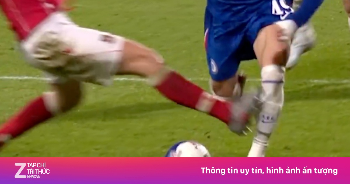Thẻ đỏ Dobson và cú đạp thô bạo vào Garnacho: Bước ngoặt đưa Chelsea vào tứ kết FA Cup