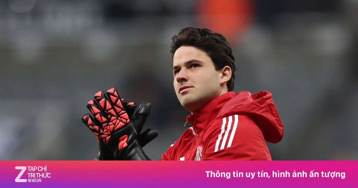 Thủ môn MU Senne Lammens tiết lộ thói quen ngâm găng tay trong bể sục trước trận