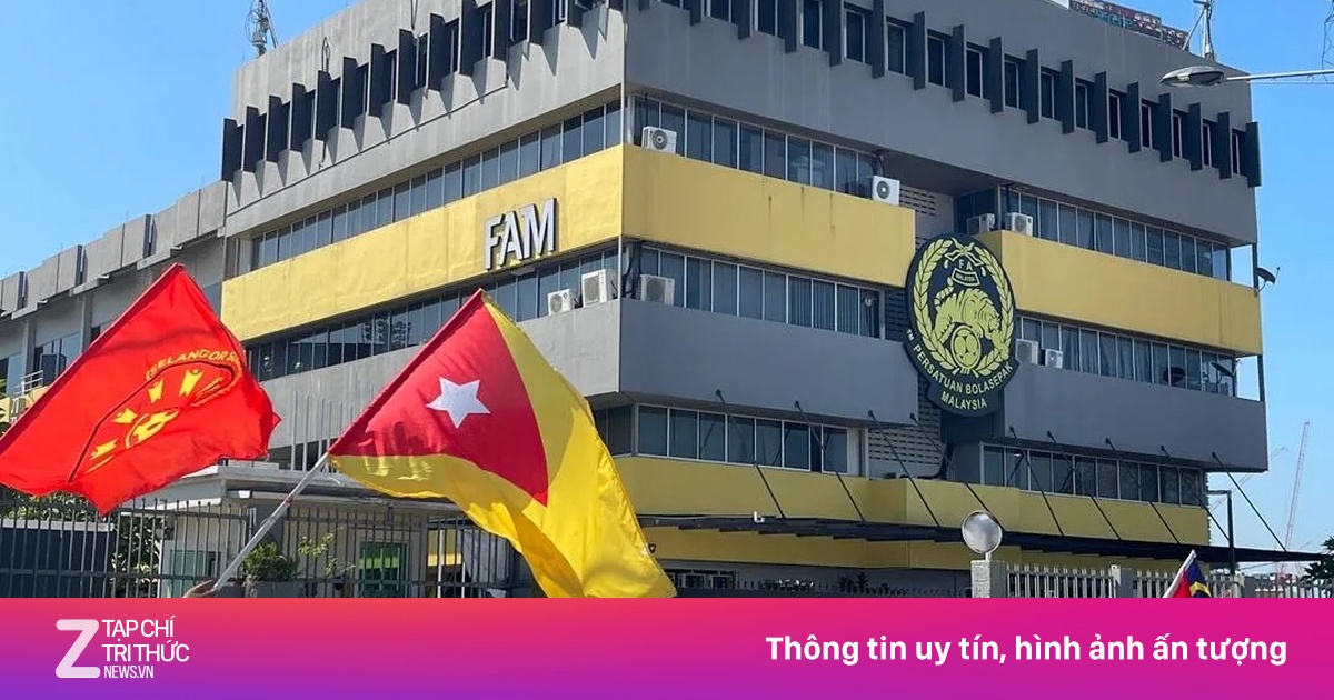CĐV Malaysia biểu tình trước trụ sở FAM vì bê bối nhập tịch