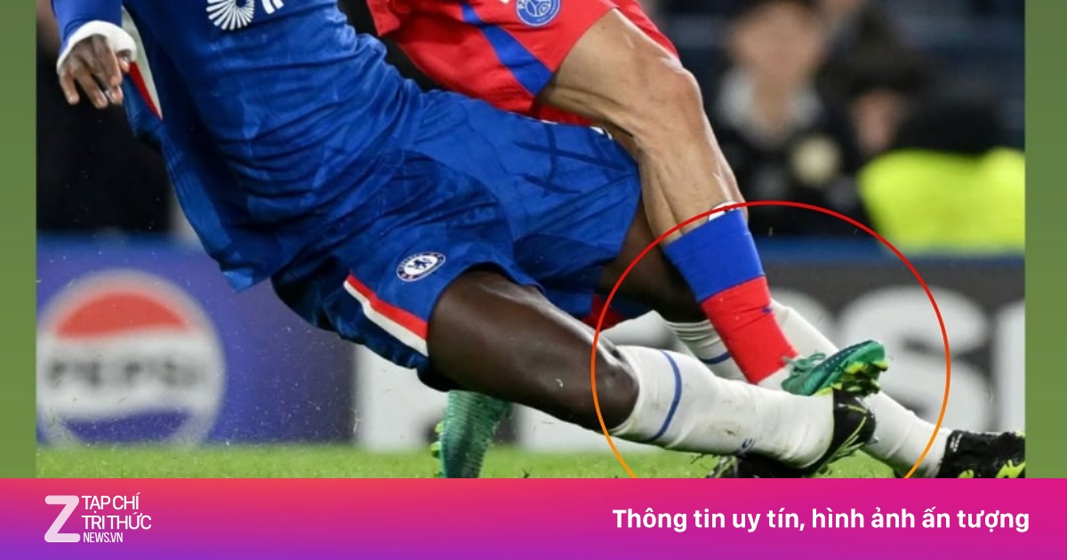 Chalobah bàng hoàng khi cổ chân lật ngược