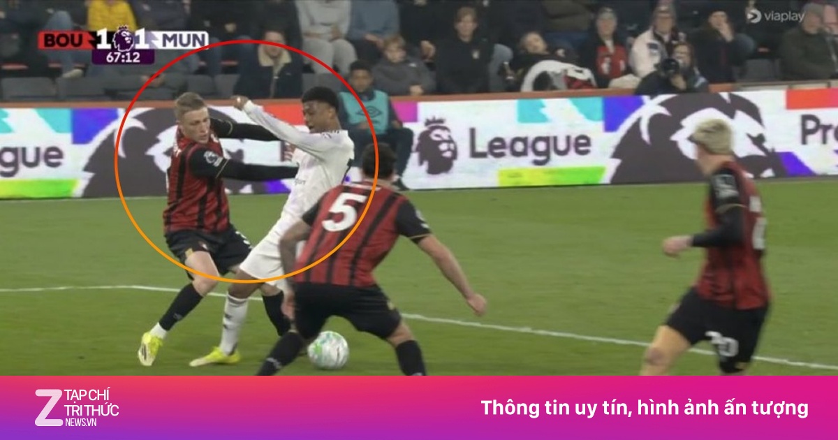 Fan MU dậy sóng vì VAR