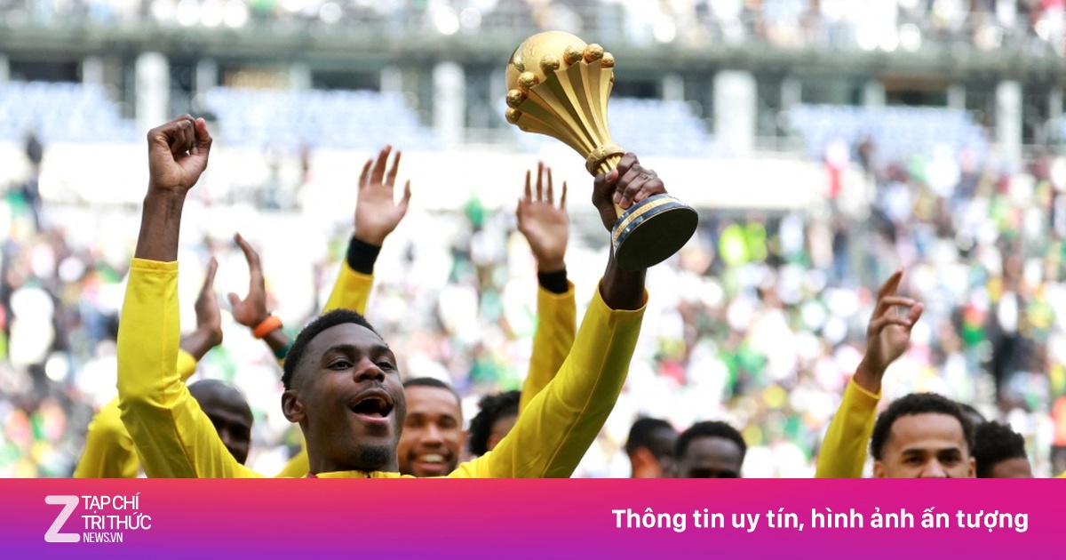 Senegal thách thức CAF, diễu hành mừng chức vô địch châu Phi dù bị tước danh hiệu