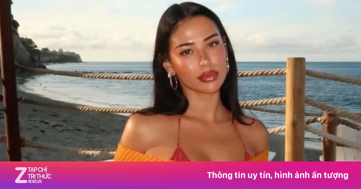 Bạn gái Bellingham diện bikini nóng bỏng