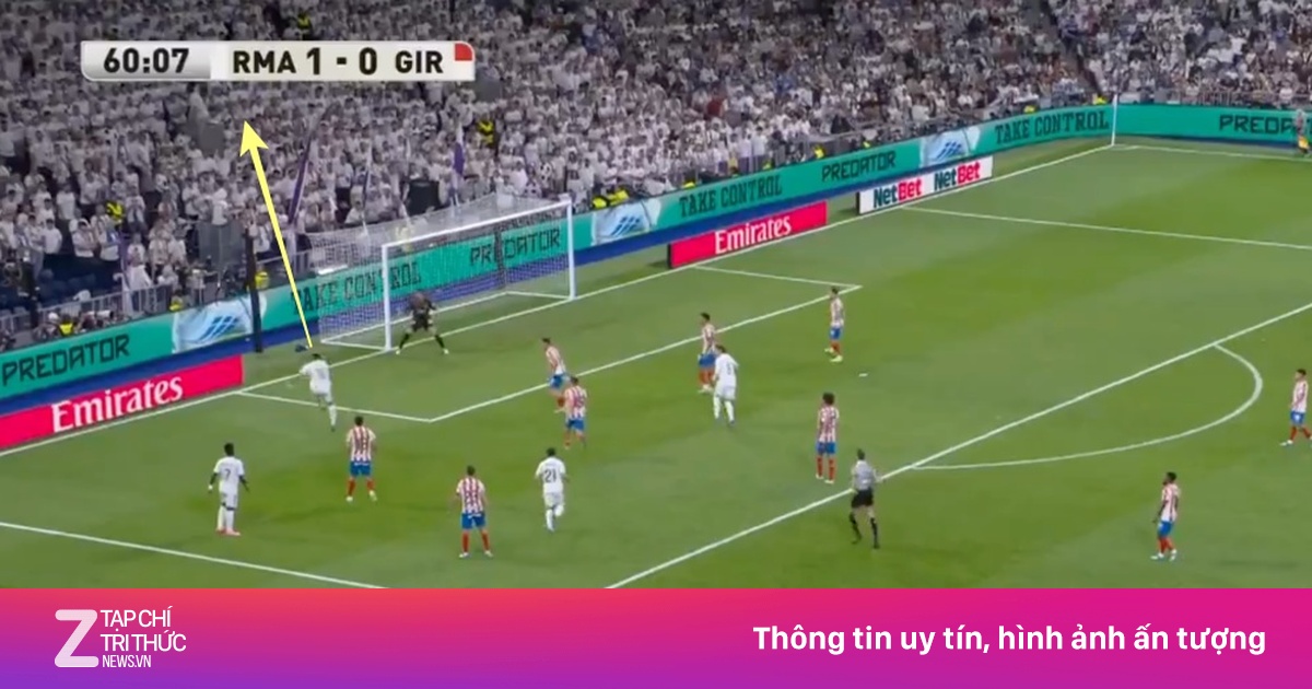 Cú sút khó tin của Mbappe gây phẫn nộ