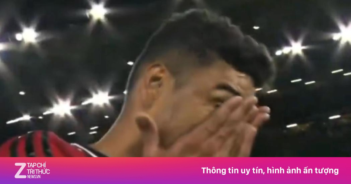 Casemiro rơi lệ chia tay MU sau chiến thắng Brentford