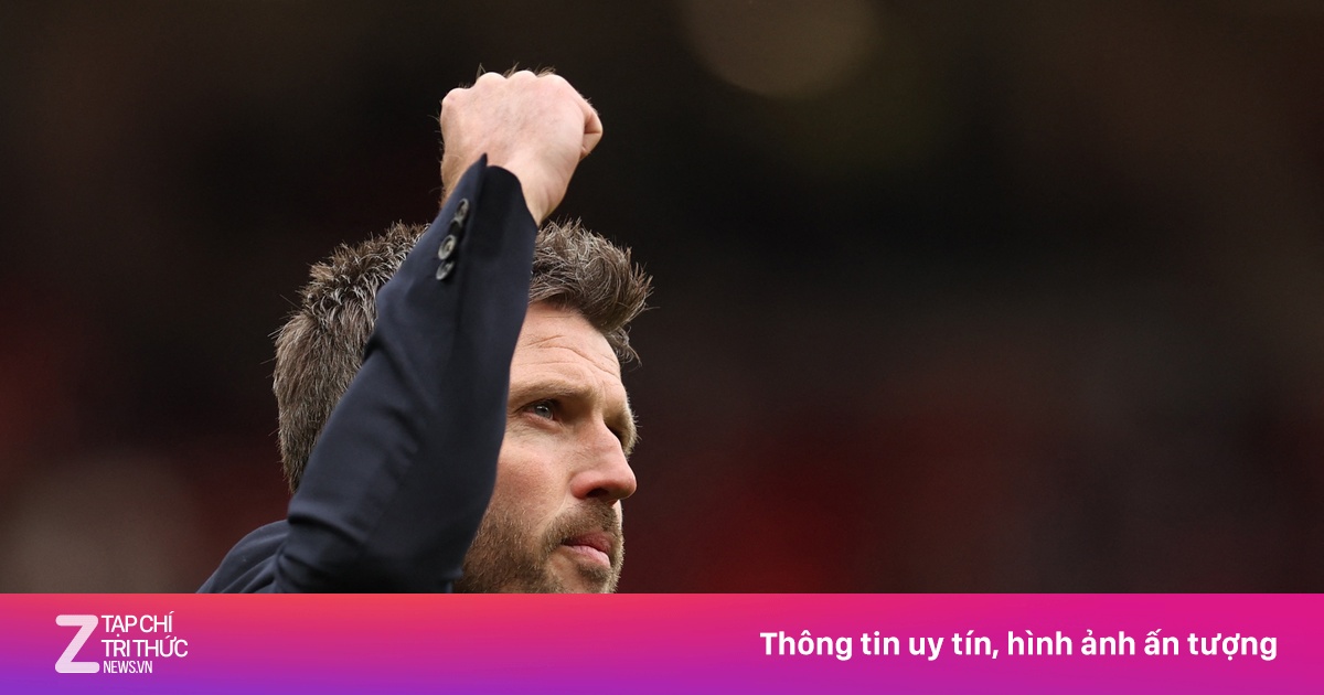 Carrick sửa sai cho Amorim ở MU