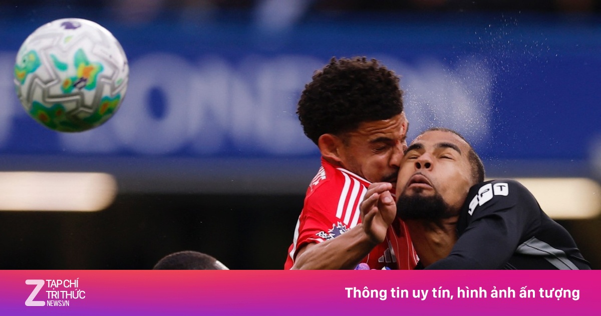 Cận cảnh va chạm kinh hoàng của Sanchez và Gibbs-White