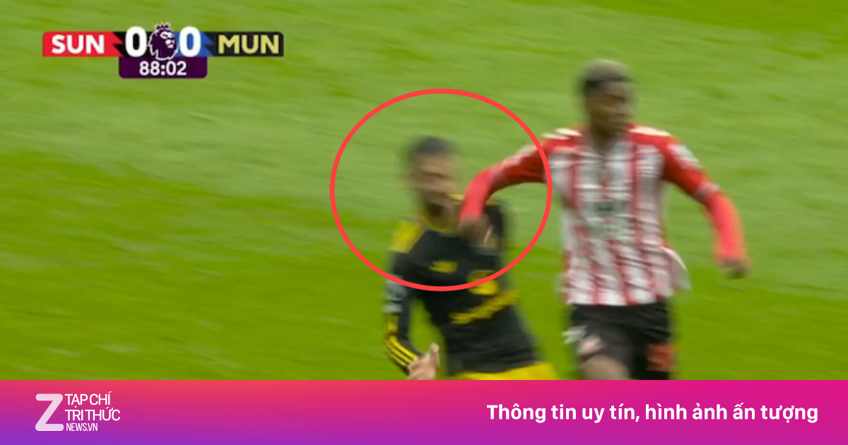 Carrick nổi giận vì Bruno bị đánh nguội