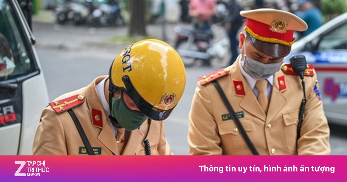 Phạt tiền 3 người theo dõi, báo chốt CSGT cho tài xế | Znews.vn