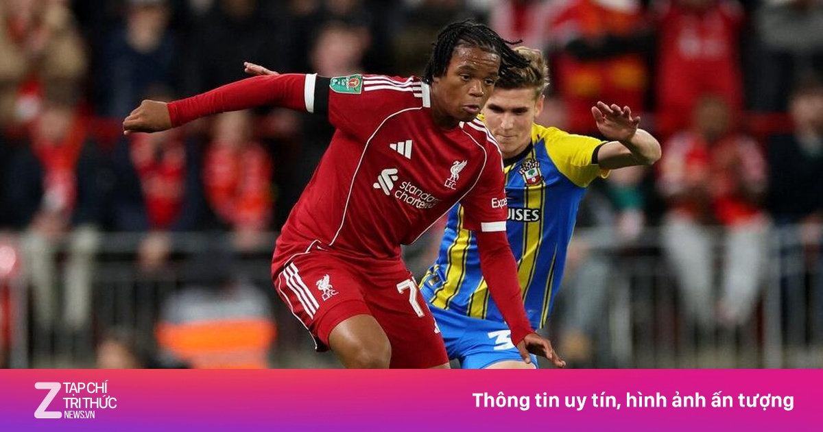 Sao trẻ Liverpool lỡ World Cup vì luật FIFA