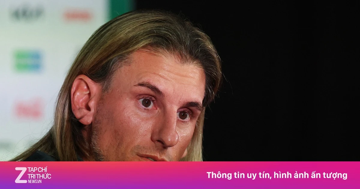 Thêm một huấn luyện viên mất việc sau World Cup