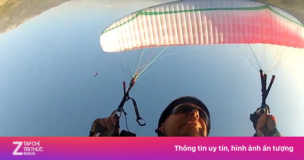 Dù rách làm đôi, phi công đáp xuống biển an toàn - Khám phá - ZNEWS.VN
