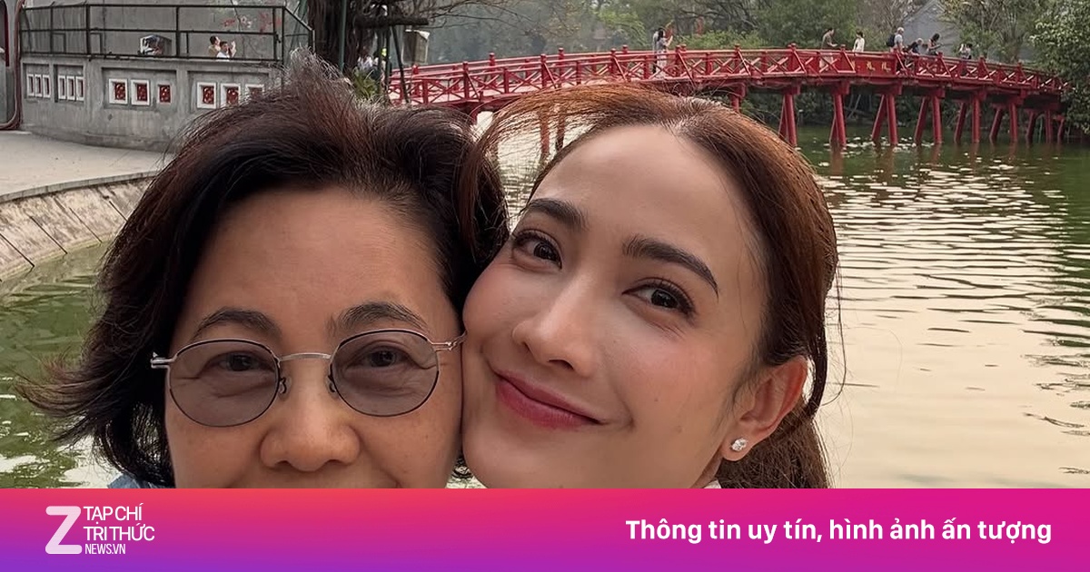 Image hình ảnh hình ảnh Fornazari - Nữ thần rắn' Thái Lan khoe ảnh ở Hà Nội - Giải trí