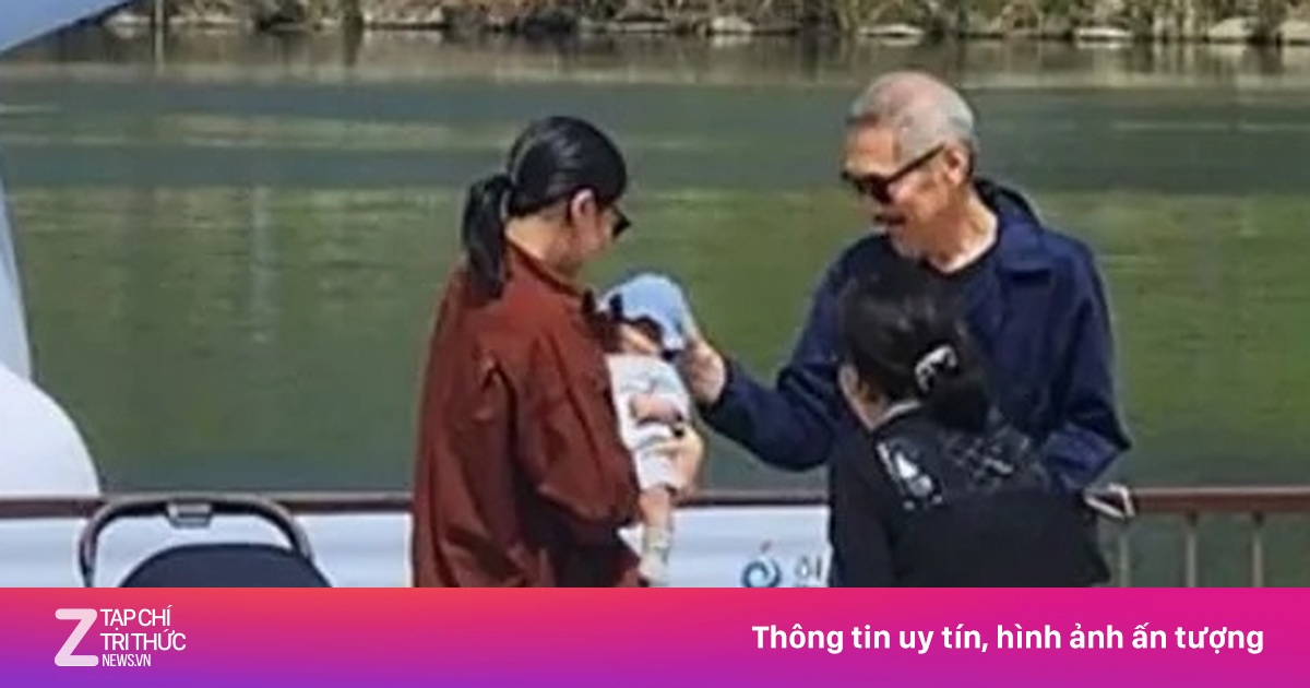 Kim Min Hee xuất hiện bên người tình hơn 22 tuổi