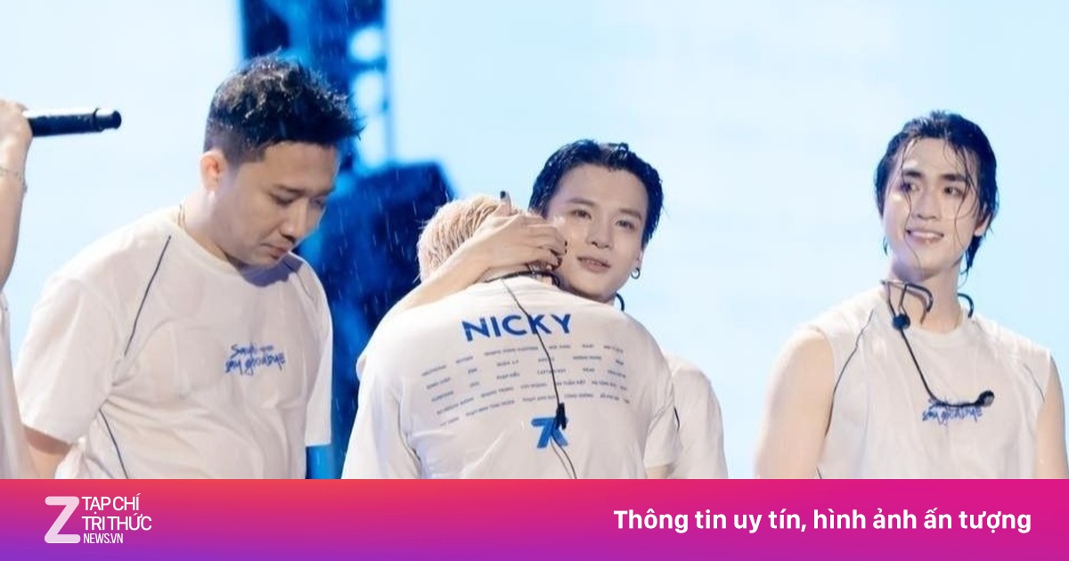 Dương Domic quỳ lạy và tiếc nuối ở concert cuối của Anh trai 'say hi'