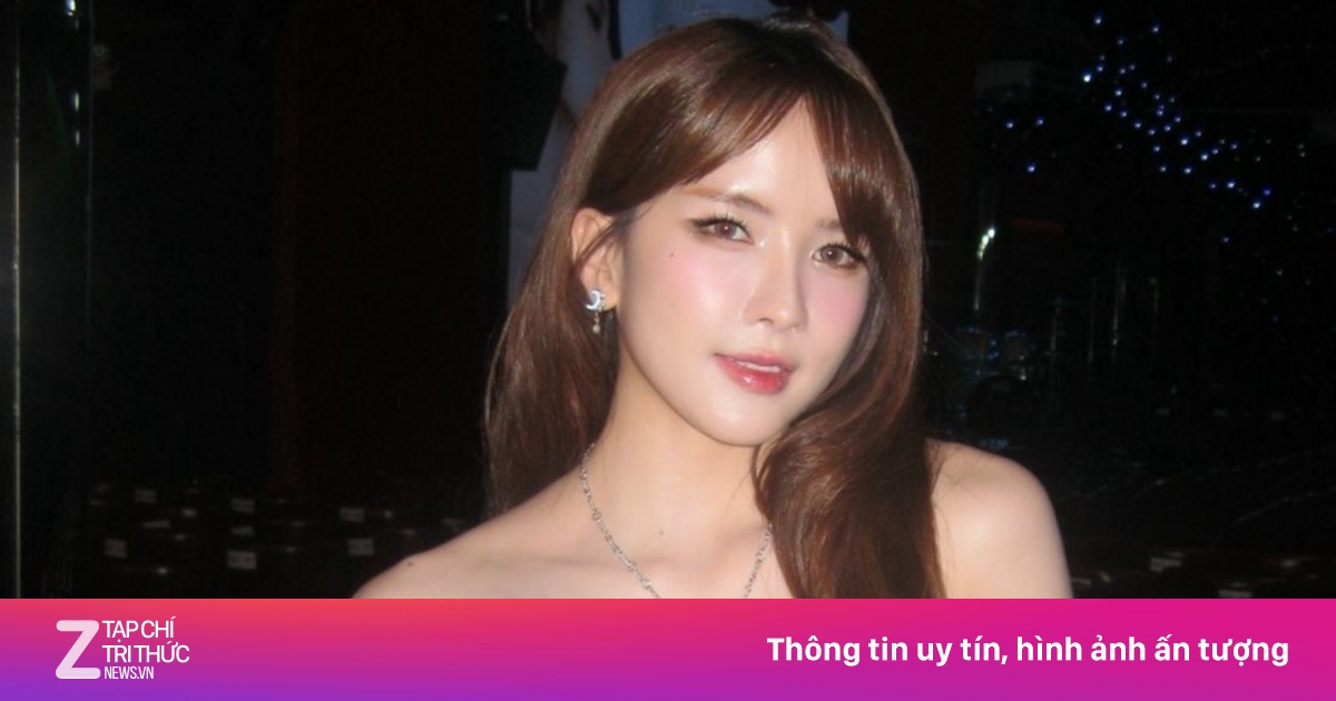 Thiều Bảo Trâm mặc lộ nội y gây tranh cãi