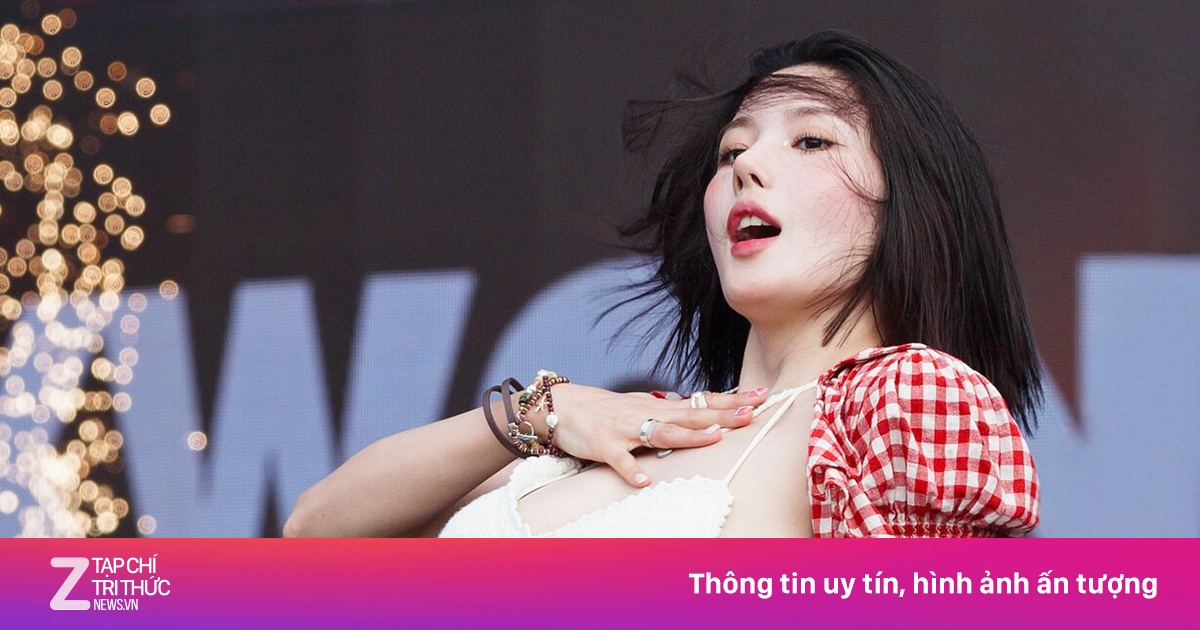 Kwon Eun Bi táo bạo ở lễ hội nước