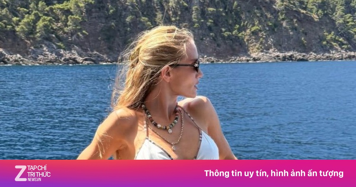 Bạn gái Jason Statham khoe cơ bụng