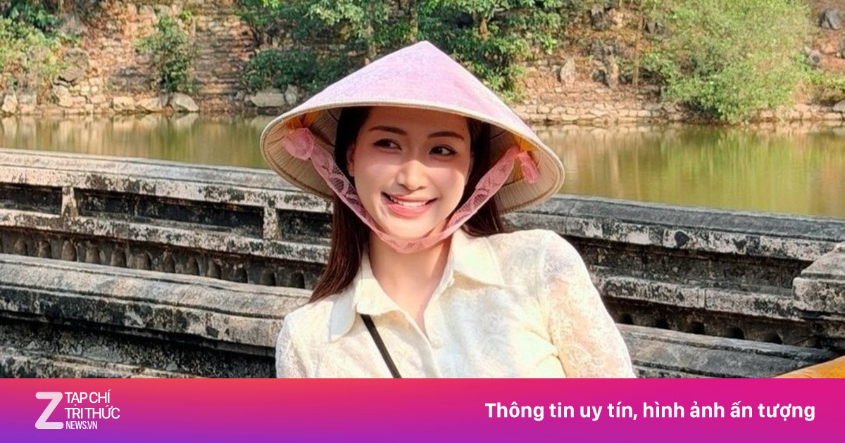 Hòa Minzy cùng bạn trai du lịch Huế