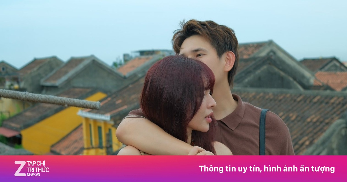 Quỳnh Lý và bạn gái tình tứ