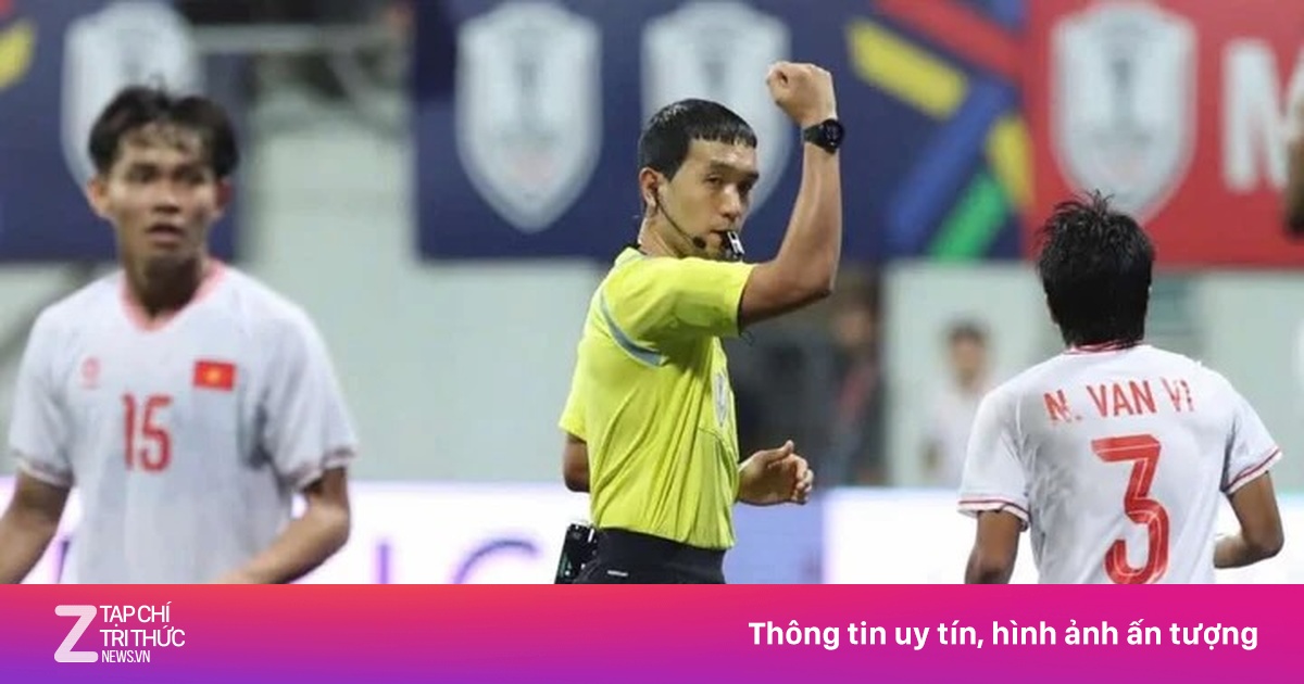 Trọng tài tước bàn thắng của tuyển Việt Nam bắt trận tâm điểm vòng 24