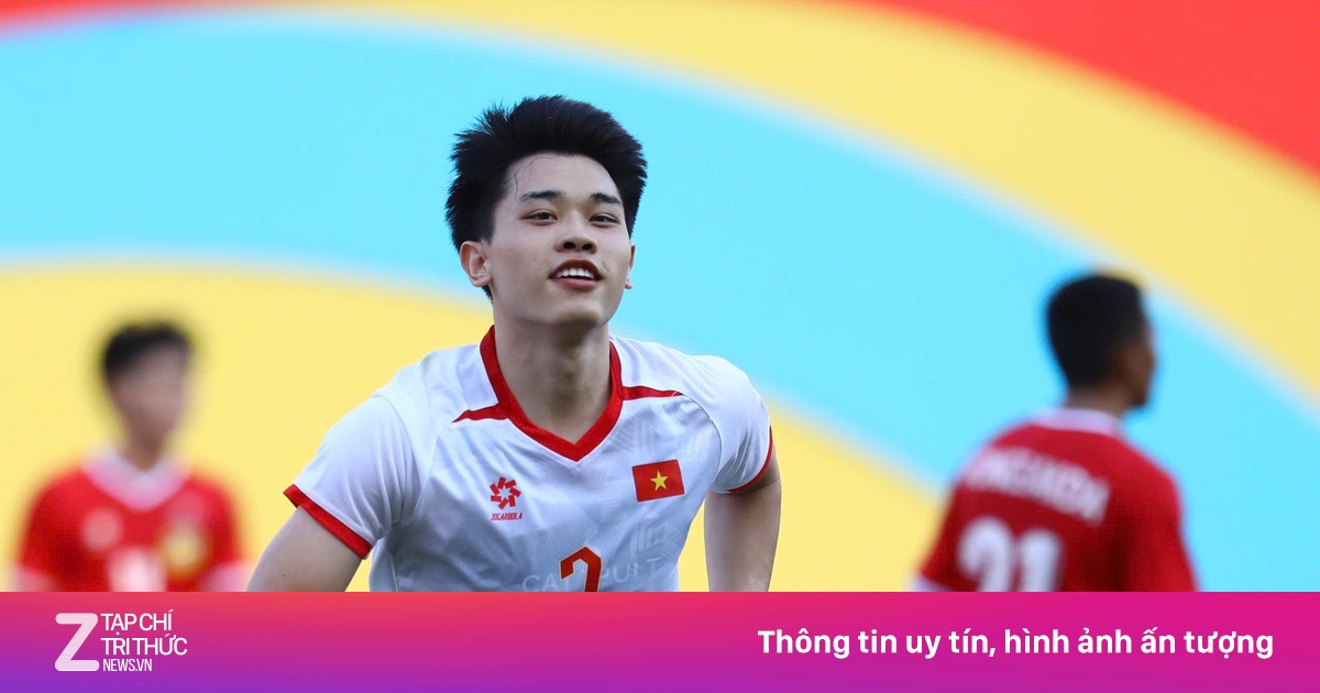 Chuyên gia nói về tình huống bị ngáng chân ngã nhoài của Đình Bắc