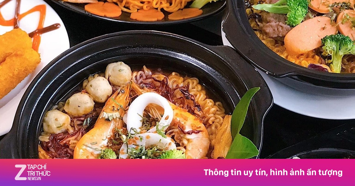 Bé trai nhiễm HP nôn ra máu, đi tiêu phân đen sau khi ăn mì cay