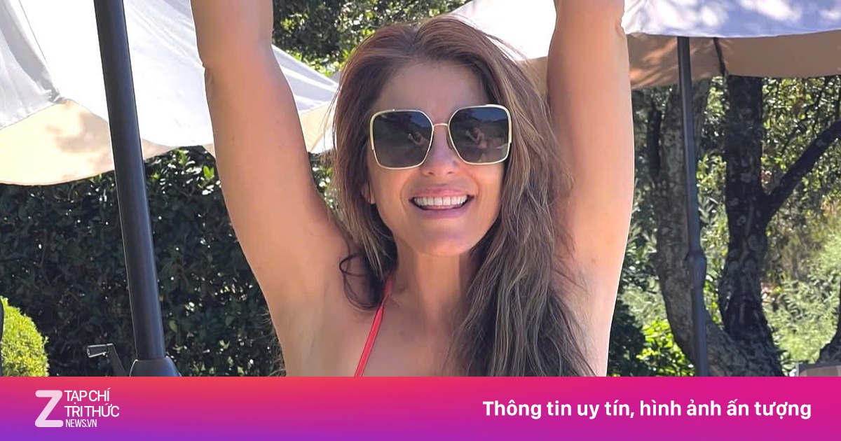 Thân hình ‘bốc lửa’ của Elizabeth Hurley