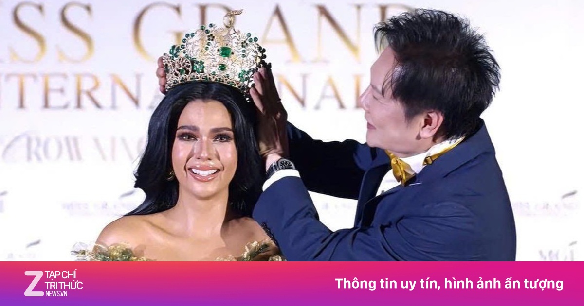 Ông Nawat trao vương miện cho tân Miss Grand International 2024