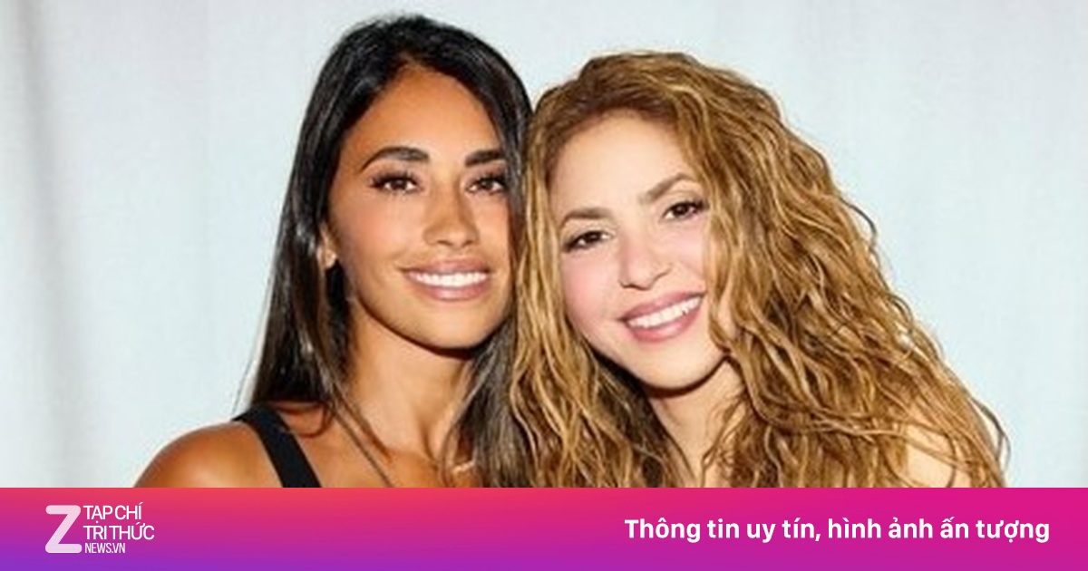 Vợ Messi thân thiết Shakira