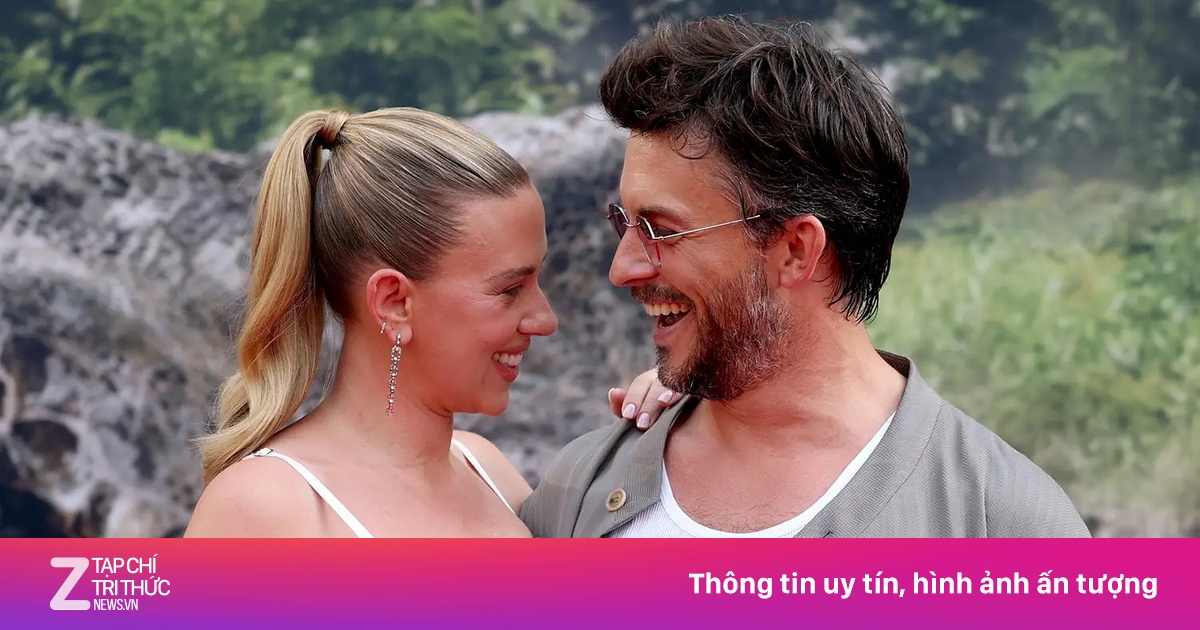 Nụ hôn gây tranh cãi của đả nữ sexy nhất Marvel