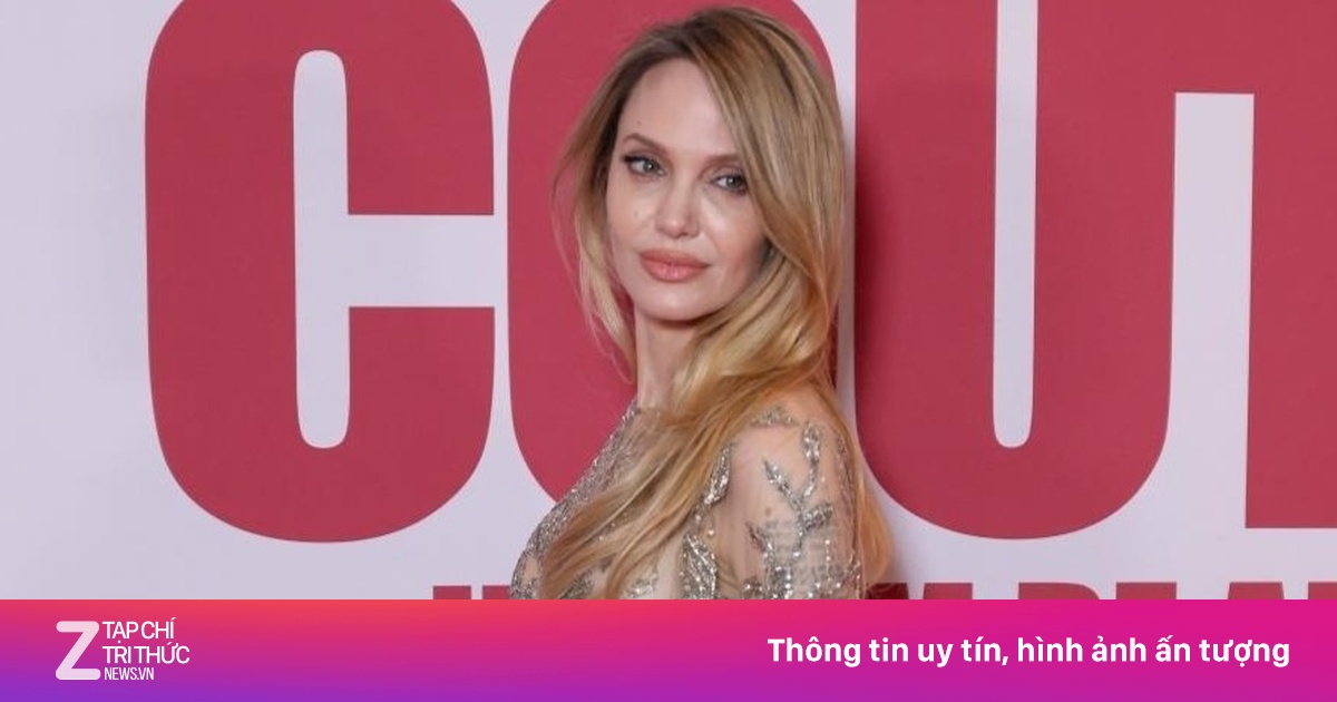 Angelina Jolie Gây Chú Ý Với Đầm Xuyên Thấu Trên Thảm Đỏ Paris