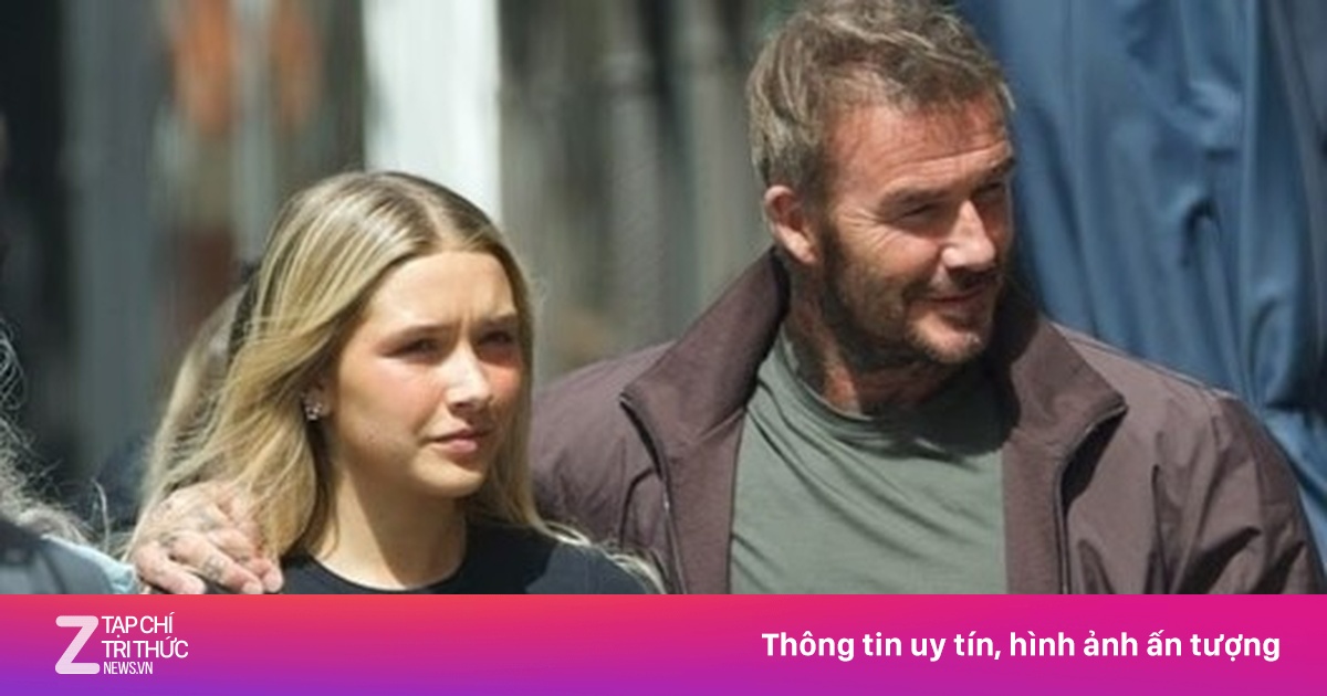Harper Beckham và David Beckham dạo phố New York, hé lộ thương hiệu làm đẹp mới