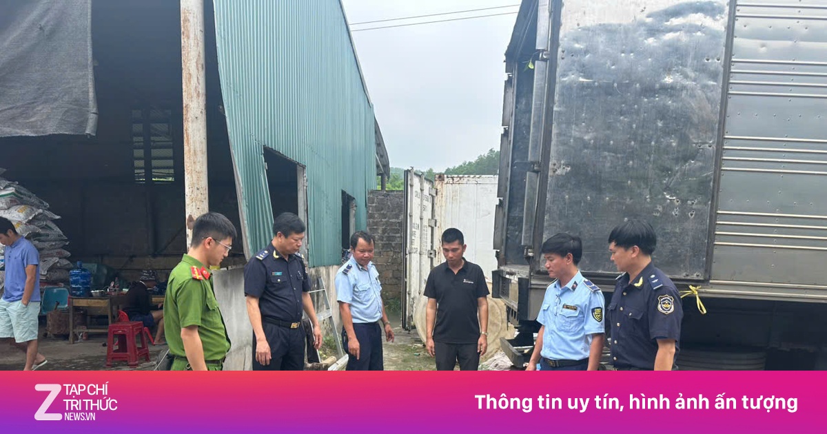 Chặn 25 tấn mực ống, sách bò, chân gà bốc mùi sắp lên bàn nhậu