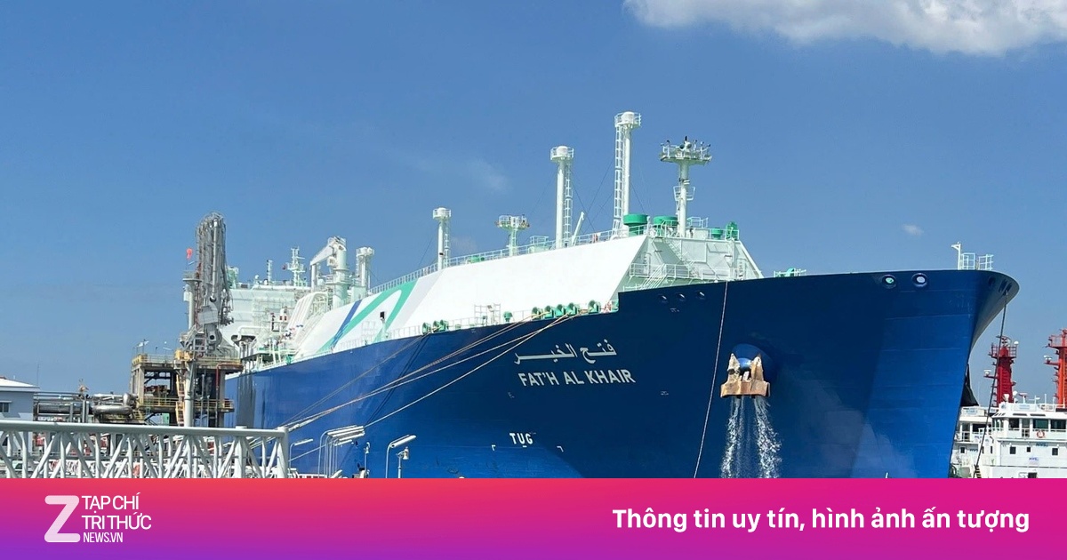 Tàu chở 63.000 tấn LNG qua eo biển Hormuz về Việt Nam an toàn