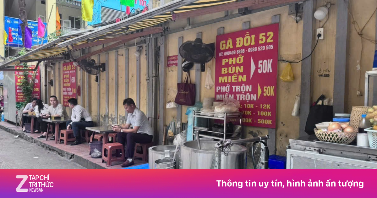 Giá xăng giảm sâu, dịch vụ ăn uống vẫn 'đua' tăng giá: Người tiêu dùng chịu áp lực