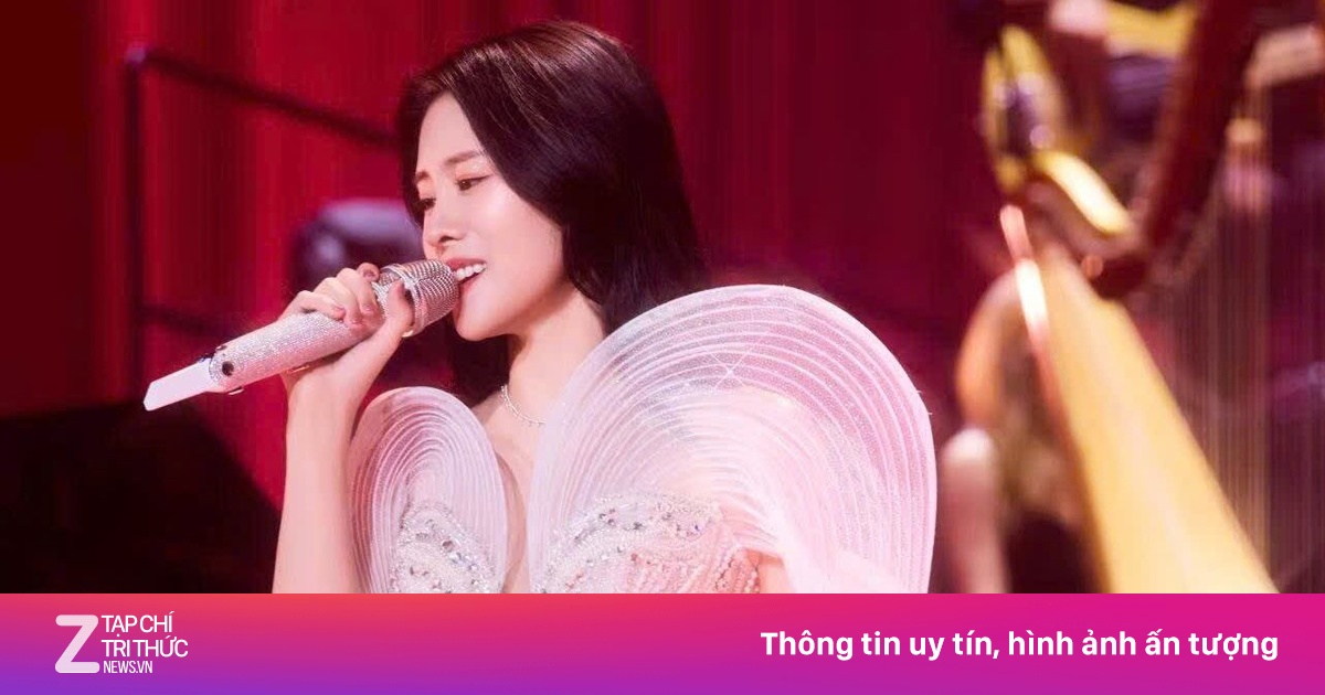 'Nữ hoàng nhạc phim' Trung Quốc diện váy giá 5.900 USD của NTK Việt