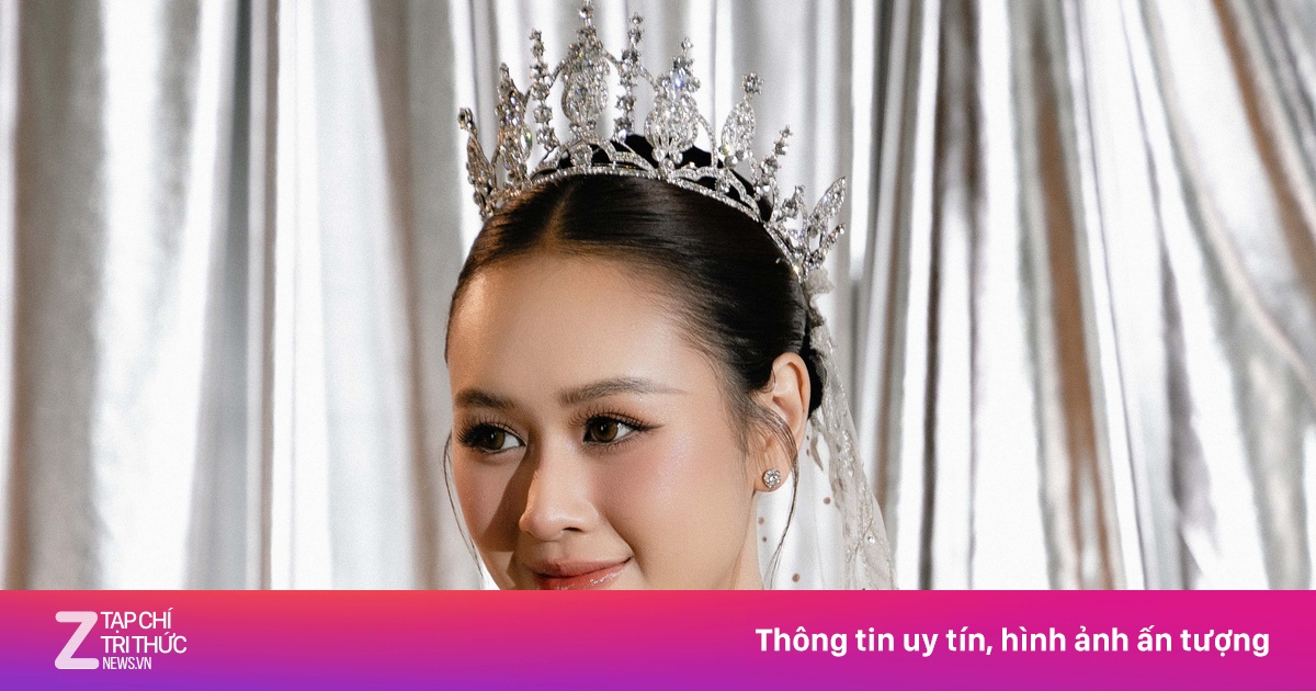 Trang sức kim cương 6,5 tỷ đồng trên cổ vợ Anh Đức