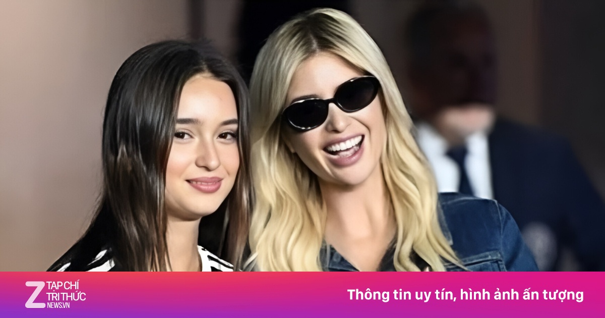 Cháu ngoại Tổng thống Donald Trump nắm tay Messi ra sân