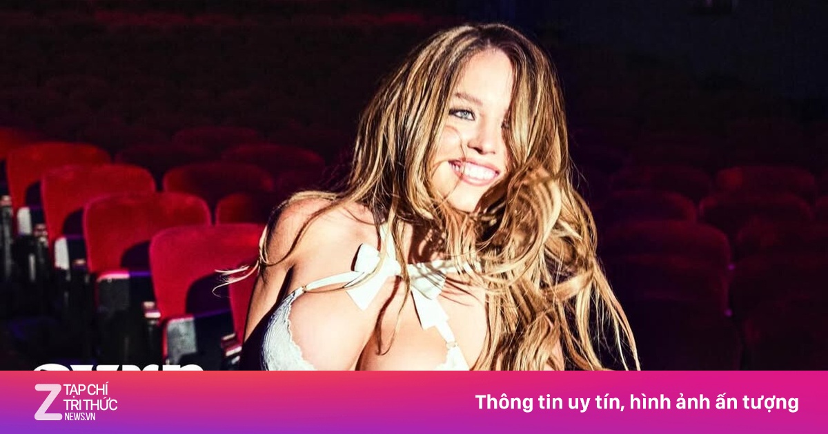 Thấy gì khi Sydney Sweeney ném áo ngực lên bảng Hollywood?