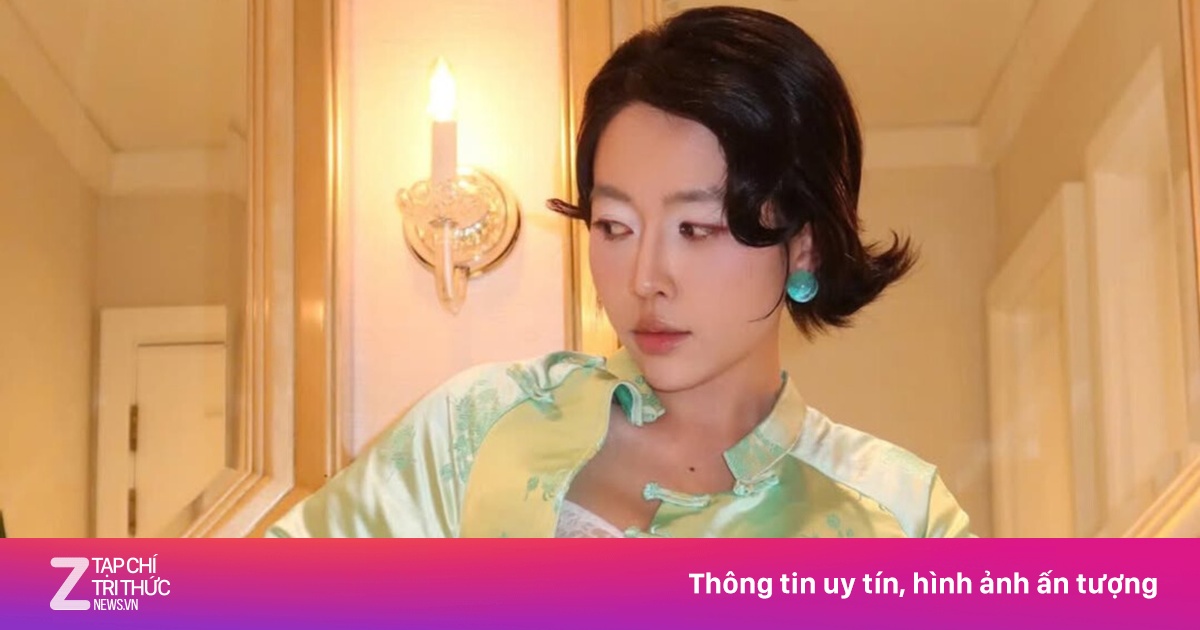 'Áo dài' xẻ ngực tiếp tục vấp tranh luận