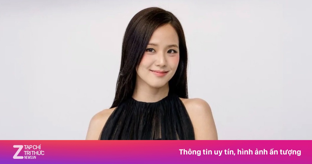 Jisoo hiếm hoi diện váy xuyên thấu như Lisa