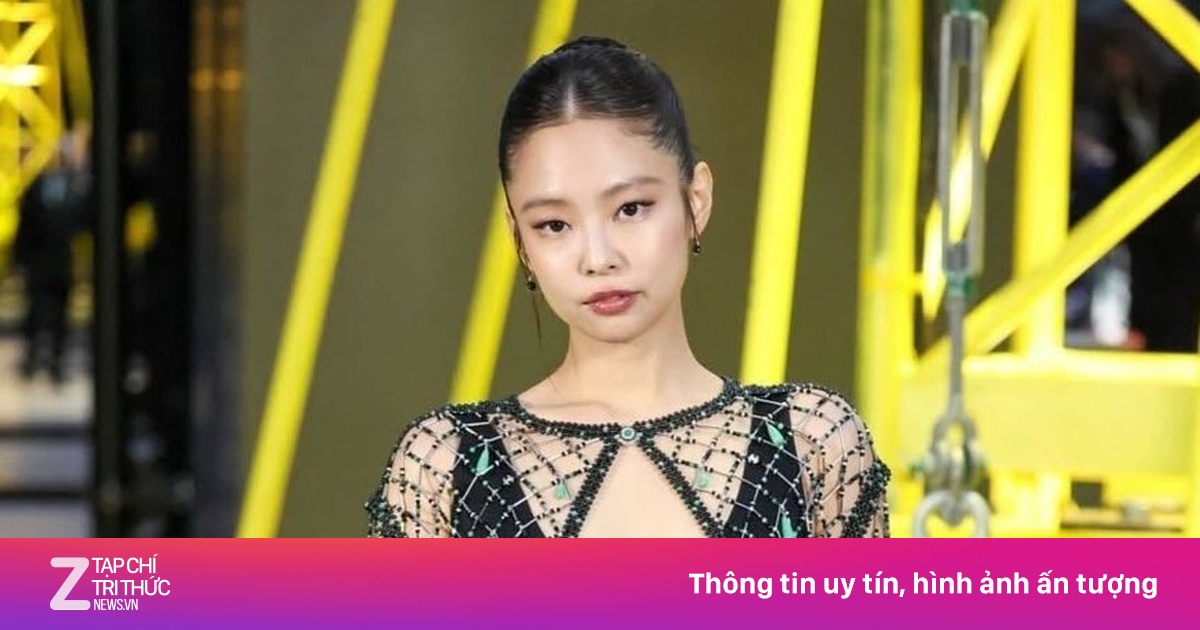 Không ít lần Jennie gây tranh cãi ở show Chanel