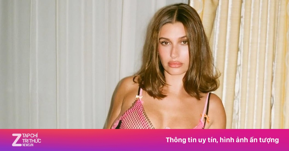 Vợ Justin Bieber khoe nội y táo bạo