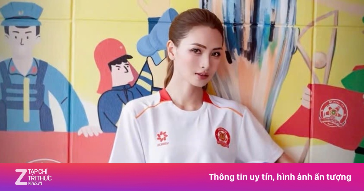 Vợ hơn 2 tuổi của Đức Huy mặc áo Công An TP.HCM chụp ảnh cưới