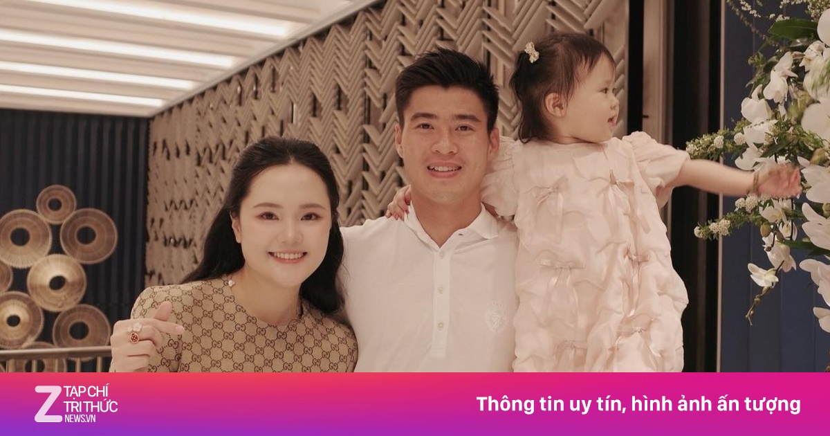 'Bóc giá' set đồ xa xỉ của vợ Duy Mạnh ở đám cưới MC Mù Tạt - Đức Huy