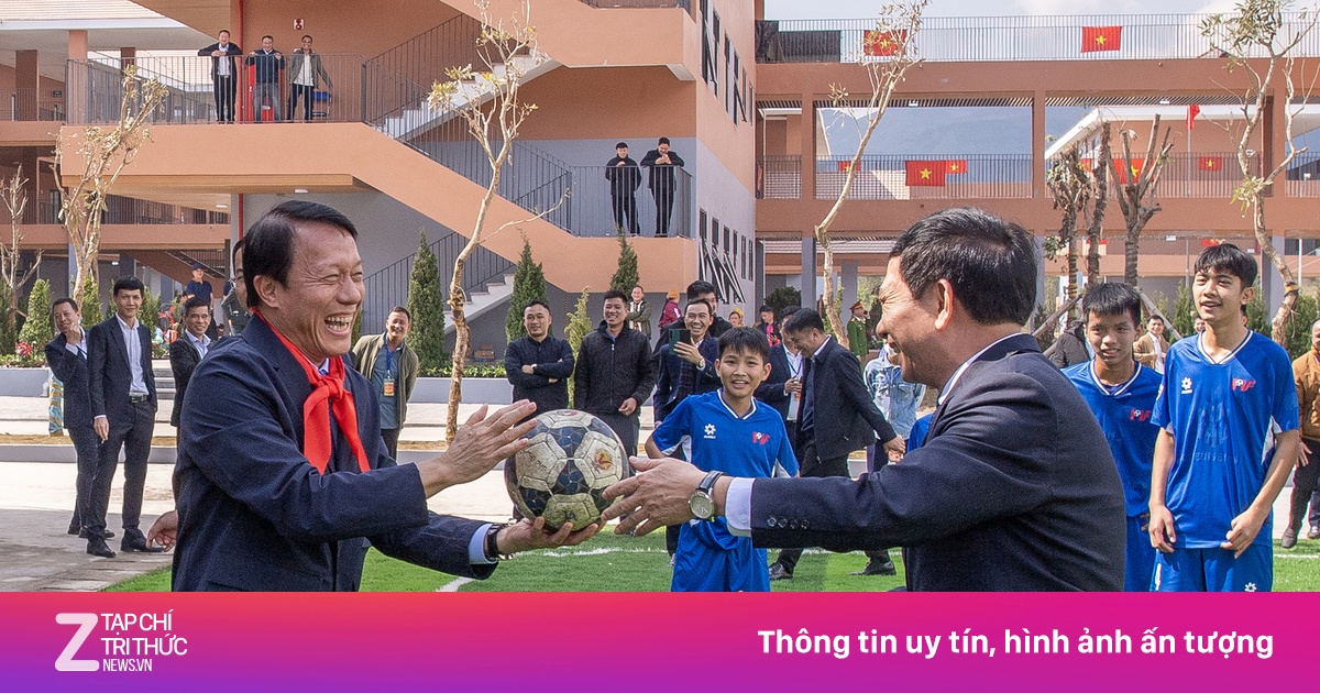 Phút ngẫu hứng của Bộ trưởng Quốc phòng và Bộ trưởng Công an