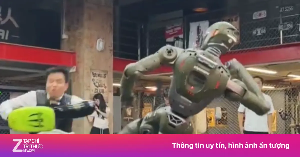 CEO Trung Quốc hứng cú đá mạnh từ robot để chứng minh không kỹ xảo